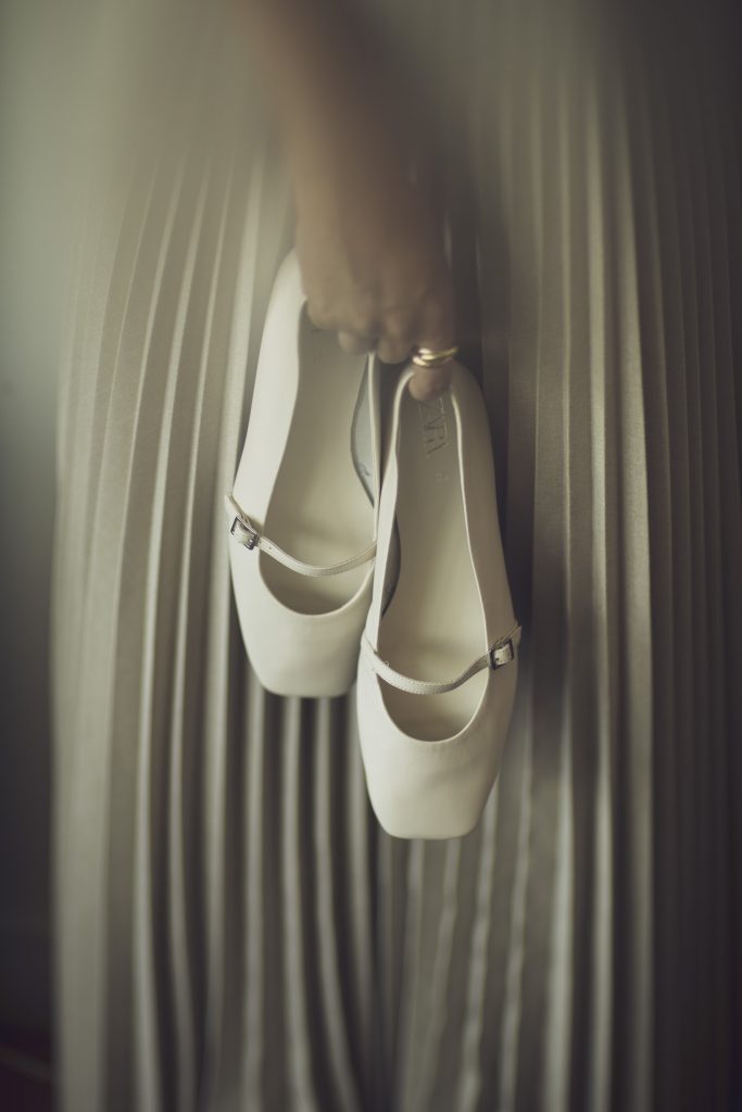 「白い靴って春夏のイメージが強
