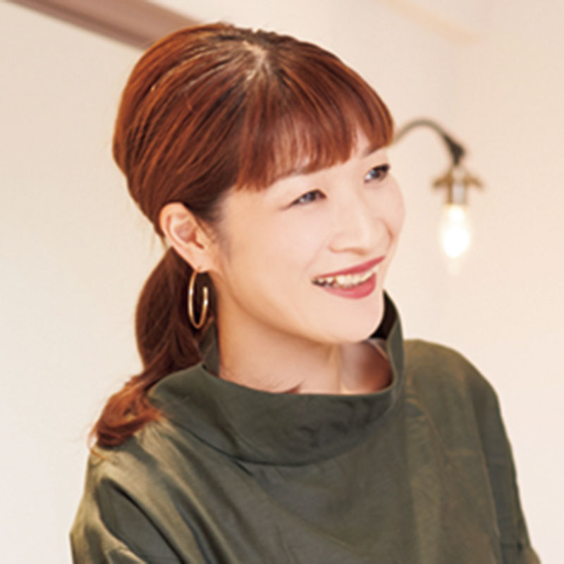 紹介してくれたのは「EMBELLIR アンベリール 鈴木富美子さん」 毛髪診断士の資格を持っているため、頭皮ケアに知識が豊富。