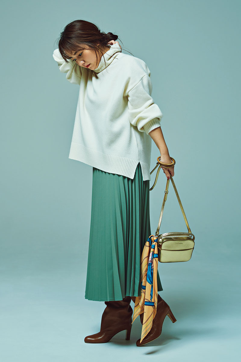 流行再燃中のロングブーツと。スカートコンビで足元スッキリ