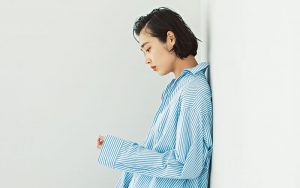 お腹ぽっこりに見えない 大人の体型カバーコーデ ビッグシャツ Classy クラッシィ