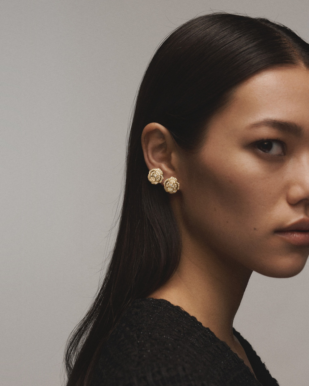 シャネル】チョーカータイプが初登場！ 華やかカメリア