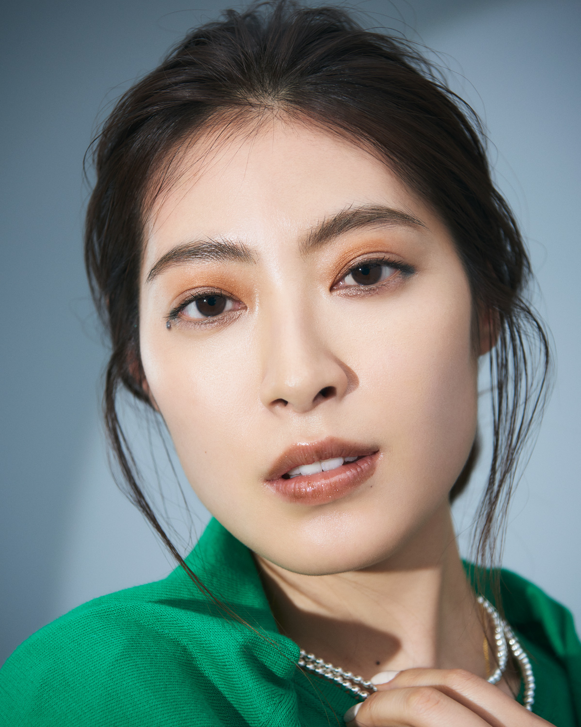 瀧本美織×春メーク】SUQQUの名品パレットで“今っぽい”目元を作る