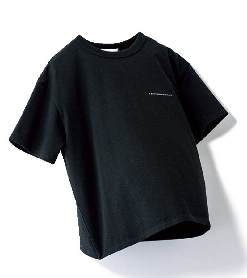 黒Tシャツ 後ろにはフォトプリント！Tシャツ￥6,930（uncrave WHITE× Kazuki Nagayama／アンクレイヴ／オンワード樫山）