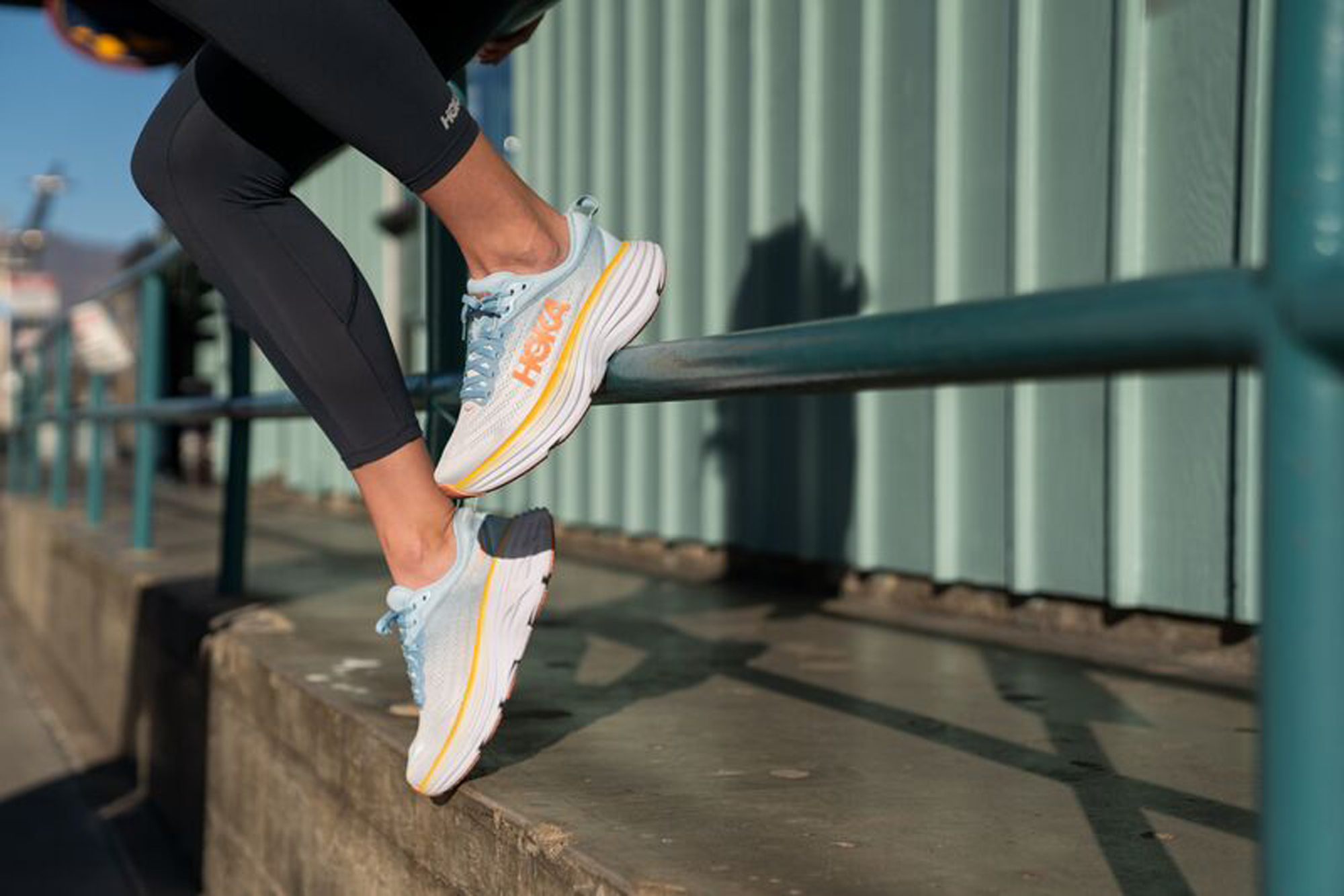 HOKA】極厚ソールが可愛い！超人気モデルに新作「ランニングシューズ