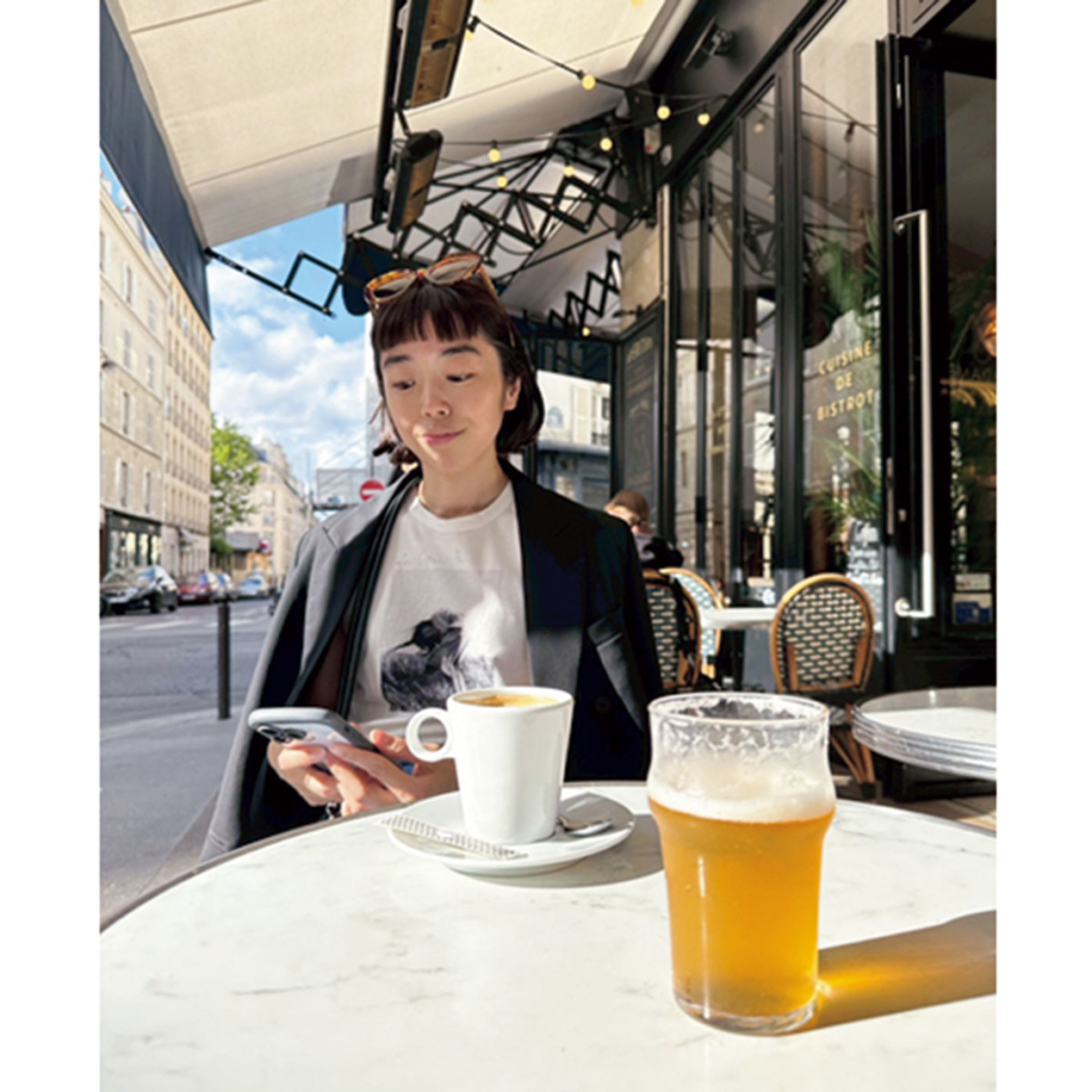 プリントTにジャケットのコーデ